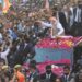 वाराणसी पीएम नरेंद्र मोदी ने किया रोड शो, दिखे कई अलग अंदाज