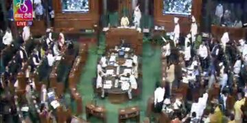 ईधन की कीमत में वृद्धि और महंगाई पर लोकसभा में विपक्षी सदस्यों का हंगामा, प्रश्नकाल रहा बाधित