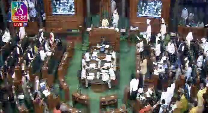 ईधन की कीमत में वृद्धि और महंगाई पर लोकसभा में विपक्षी सदस्यों का हंगामा, प्रश्नकाल रहा बाधित