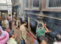 वाराणसी के सोनारपुरा में साड़ी कारखाने में लगी भीषण आग, सात लोग झुलसे