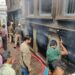 वाराणसी के सोनारपुरा में साड़ी कारखाने में लगी भीषण आग, सात लोग झुलसे