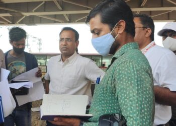 वाराणसी में निर्माण कार्य की धीमी प्रगति पर कमिश्नर ने जताई नाराजगी, युद्धस्तर पर अभियान चलाकर कार्य पूर्ण कराने का दिया निर्देश