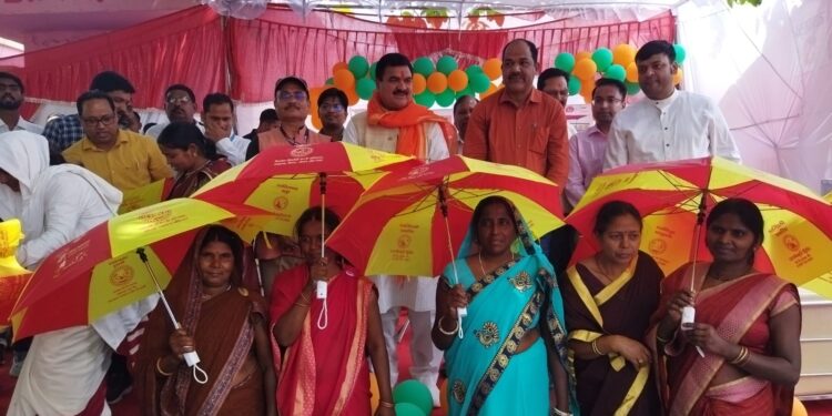 वाराणसी में रंग बिरंगे छाते के साथ नजर आएंगी आशा कार्यकर्ता और संगिनी