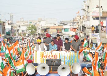गुजरात में आम आदमी पार्टी ने ‘तिरंगा यात्रा’ में दिखाई अपनी ताकत