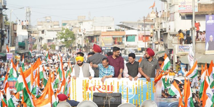 गुजरात में आम आदमी पार्टी ने ‘तिरंगा यात्रा’ में दिखाई अपनी ताकत
