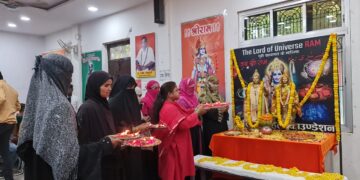 वाराणसी में मुस्लिम महिलाओं ने प्रभु श्रीराम की आरती उतारकर दिया विश्व शांति का संदेश