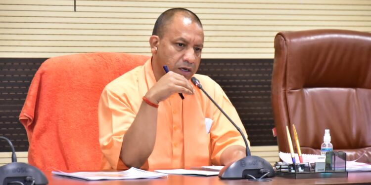 पुलिस थानों में दलालों की कत्तई कोई भूमिका नहीं होनी चाहिए : सीएम योगी आदित्यनाथ