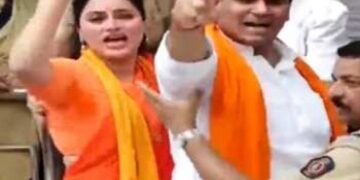 नवनीत राणा दंपती पर देशद्रोह का आरोप, 14 दिन की न्यायिक हिरासत