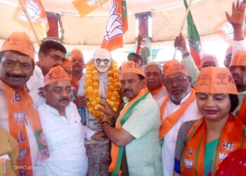 भाजपा का 42वां स्थापना दिवस : वाराणसी में कार्यकर्ताओं ने किया माइक्रो डोनेशन