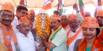 भाजपा का 42वां स्थापना दिवस : वाराणसी में कार्यकर्ताओं ने किया माइक्रो डोनेशन
