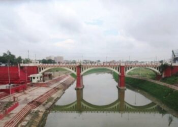 वाराणसी शहर में वरूणा नदी के चैनेलाईजेशन और तटीय विकास कार्य से पर्यटन को बढ़ावा