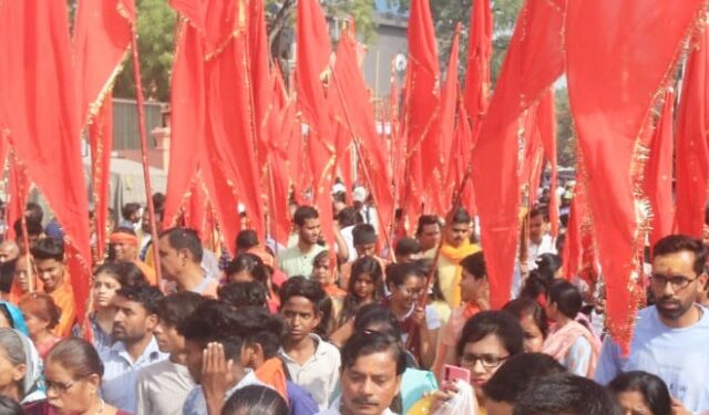 हनुमान जयंती पर निकली शोभायात्रा, भक्‍तों ने किया मंदिरों में दर्शन-पूजन