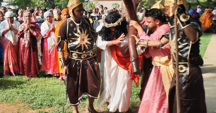 गुड फ्राइडे : निकली गई क्रूस यात्रा, चर्चों में की गई विशेष प्रार्थना का आयोजन