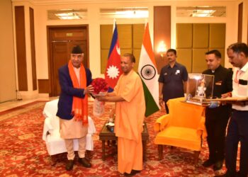 नेपाल के प्रधानमंत्री शेर बहादुर देउबा पत्‍नी व सीएम योगी संग किए मंदिरों के दर्शन