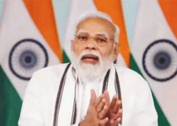 प्रधानमंत्री नरेंद्र मोदी ने राज्यों से कहा : पेट्रोल-डीजल पर वैट कम करें