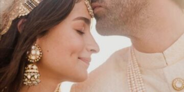 आलिया-रणबीर शादी : पंडितों ने पढ़े मंत्र तो करण जौहर ने बांधी फेरों की गांठ