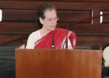कांग्रेस का फिर से मजबूत होना इस लोकतंत्र और समाज के लिए जरूरी : सोनिया गांधी