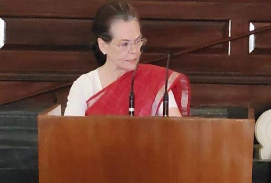 कांग्रेस का फिर से मजबूत होना इस लोकतंत्र और समाज के लिए जरूरी : सोनिया गांधी