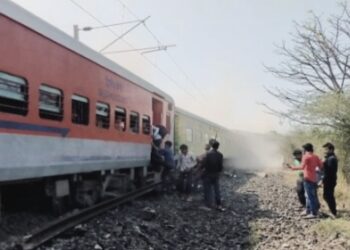 महाराष्ट्र के नासिक में ट्रेन एक्सीडेंट, पवन एक्सप्रेस के 10 डिब्बे पटरी से उतरे, यात्रियों में चीख-पुकार