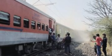 महाराष्ट्र के नासिक में ट्रेन एक्सीडेंट, पवन एक्सप्रेस के 10 डिब्बे पटरी से उतरे, यात्रियों में चीख-पुकार