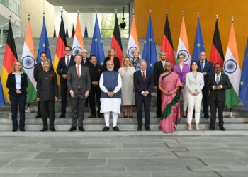 प्रधानमंत्री नरेंद्र मोदी यूरोप की तीन देशों की यात्रा के पहले चरण में जर्मनी पहुंचे