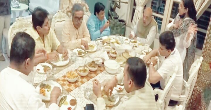 सौरव गांगुली के घर खाने पर पहुंचे गृह मंत्री अमित शाह, ममता बनर्जी बोलीं- उन्हें मिष्टी दही खिलाएं