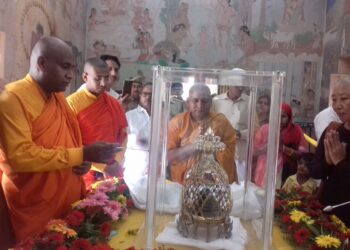 वैशाख पूर्णिमा पर बुद्ध अस्थि अवशेष का दर्शन कर निहाल हुए बौद्ध अनुयायी