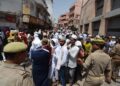 ज्ञानवापी परिसर में सर्वे और वीडियोग्राफी के लिए पहुंची टीम, जमकर हुई नारेबाजी