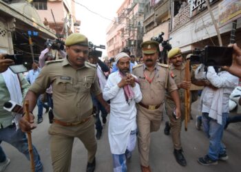 वाराणसी के ज्ञानवापी मस्जिद परिसर में नहीं हो सका सर्वेक्षण, दिन भर चला विवाद, सुनवाई नौ को