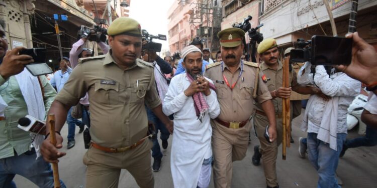 वाराणसी के ज्ञानवापी मस्जिद परिसर में नहीं हो सका सर्वेक्षण, दिन भर चला विवाद, सुनवाई नौ को