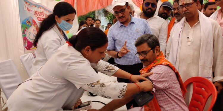 मुख्यमंत्री आरोग्य मेला : वाराणसी में 52 पीएचसी पर मुफ्त मिलीं स्वास्थ्य सेवाएं, लाभान्वित हुए 1,790 मरीज