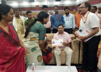 गरीब कल्याण सम्मेलन में प्रधानमंत्री नरेंद्र मोदी ने कहा- सर्जिकल स्ट्राइक पर देश को गर्व, सीमा अब ज्यादा सुरक्षित