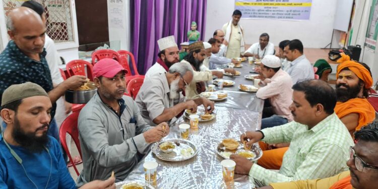 नेताओं और मौलानाओं के चक्कर में न रिश्ता खत्म करेंगें और न कोई फसाद करेंगें