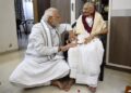 मां ने मुझे गरीब कल्याण पर ध्यान केंद्रित करने के लिए प्रेरित किया, कभी रिश्वत न लेने को कहा: पीएम नरेंद्र मोदी