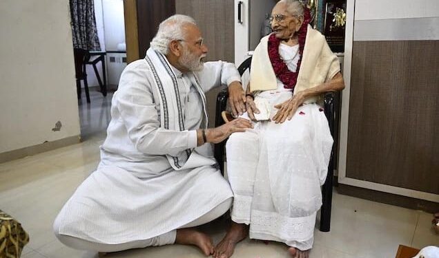 मां ने मुझे गरीब कल्याण पर ध्यान केंद्रित करने के लिए प्रेरित किया, कभी रिश्वत न लेने को कहा: पीएम नरेंद्र मोदी