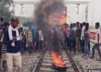 बिहार में अग्निपथ योजना के खिलाफ विरोध-प्रदर्शन चौथे दिन भी जारी, कई वाहनों में आगजनी