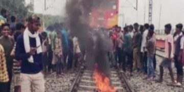 बिहार में अग्निपथ योजना के खिलाफ विरोध-प्रदर्शन चौथे दिन भी जारी, कई वाहनों में आगजनी