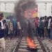 बिहार में अग्निपथ योजना के खिलाफ विरोध-प्रदर्शन चौथे दिन भी जारी, कई वाहनों में आगजनी