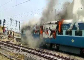 बिहार, यूपी, हरियाणा, एमपी और राजस्‍थान में अग्निपथ योजना का विरोध, ट्रेनों में लगाई आग