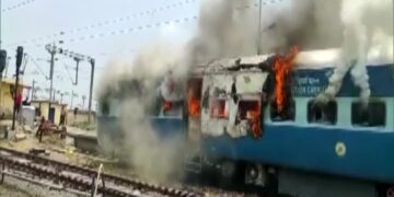 बिहार, यूपी, हरियाणा, एमपी और राजस्‍थान में अग्निपथ योजना का विरोध, ट्रेनों में लगाई आग