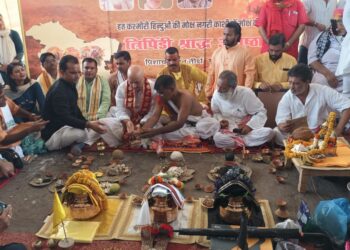 कश्मीर ब्राह्मणों के मुक्ति के लिए काशी में विशेष अनुष्ठान, अनुपम खेर हुए शामिल