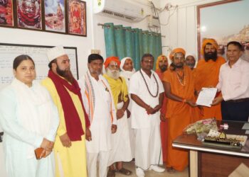 काशी धर्म परिषद की बैठक में मुस्लिम धर्म गुरुओं से जुमे के दिन शांति की अपील की