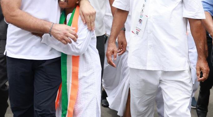 ‘मेरा जूता है जापानी…3,570 किलोमीटर लंबी कांग्रेस की भारत जोड़ो यात्रा में राहुल गांधी का साथी