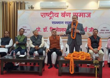 वाराणसी के डॉ. विश्वेश्वर भट्टाचार्य को द प्लास्टिक सर्जन ऑफ द ईयर 2022 मिलने पर किया गया सम्‍मानित