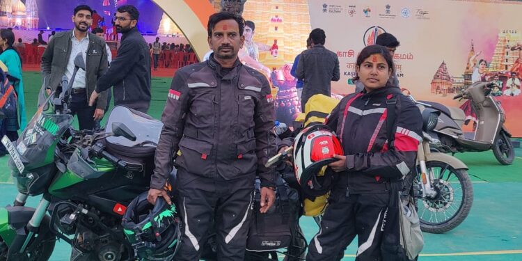 तमिल संगमम में तमिलनाडु से चलकर काशी तक तमिलनाडु के दंपत्ति ने 1800 किलोमीटर की