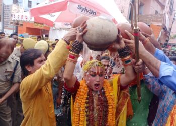 Kinnar Mahamandaleshwar Hemangi