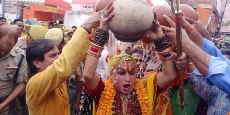 Kinnar Mahamandaleshwar Hemangi