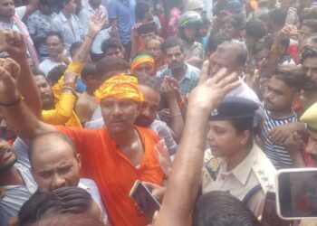 stone pelting on kanwariyas