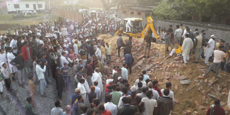 Road accident in Mau