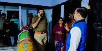 वाराणसी में आंध्र प्रदेश के चार लोगों ने फंदे से लटककर की आत्‍महत्‍या